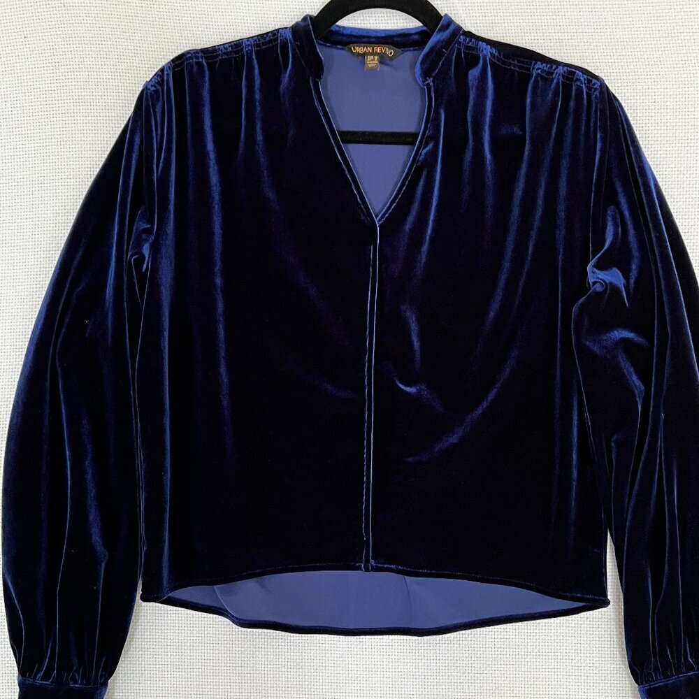 Urban Revivo Blue Velvet Long Sleeve‎ Pullover V Neck Top Sweater Size Medium